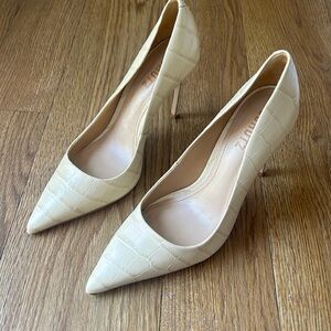 SCHUTZ Nude Crocodile Pump Heel